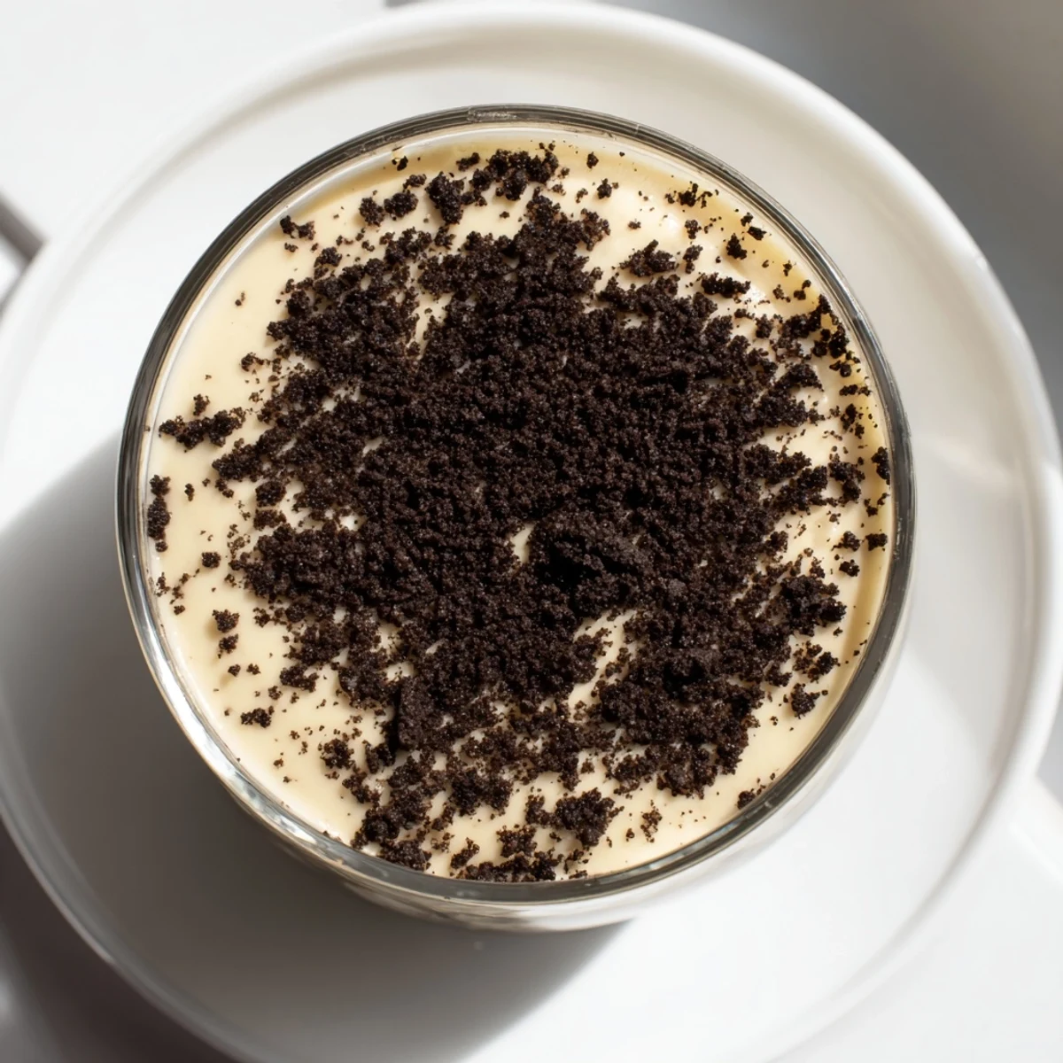 Creamy vanilla pudding with layers of crushed Oreos, a simple, delicious dessert ready fast!