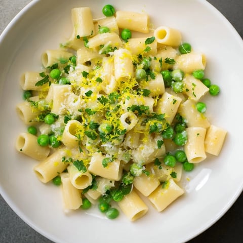Steaming Garlic Butter Ditalini with Peas: a comforting bowl of pasta with bright green peas and Parmesan.