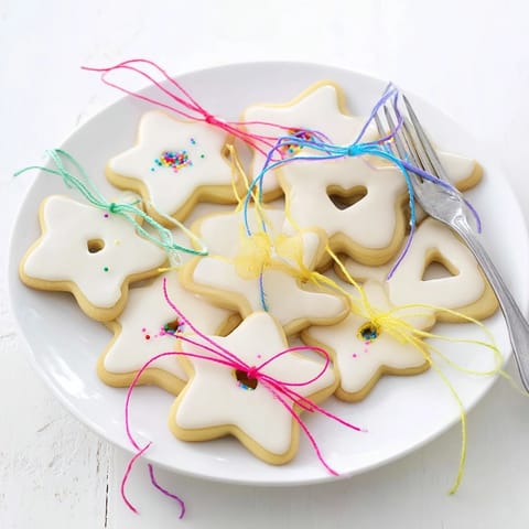 Warm, golden Mignonneries Coeurs et Étoiles Rubans cookies; imagine buttery hearts and stars ready to enjoy.