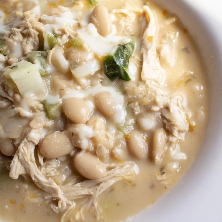 Homemade 35-Minute White Cheddar Apple Chicken Chili—a warm, savory meal with chicken, beans, and tender apples.